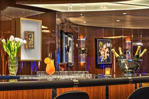 Seabourn Ovation - The Club 2.jpg